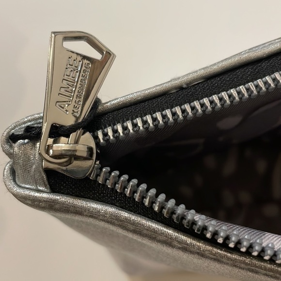 Amy Kestenberg SKYLER MEDIUM NEOPRENE POUCH silver metallic OS - Picture 6 of 10